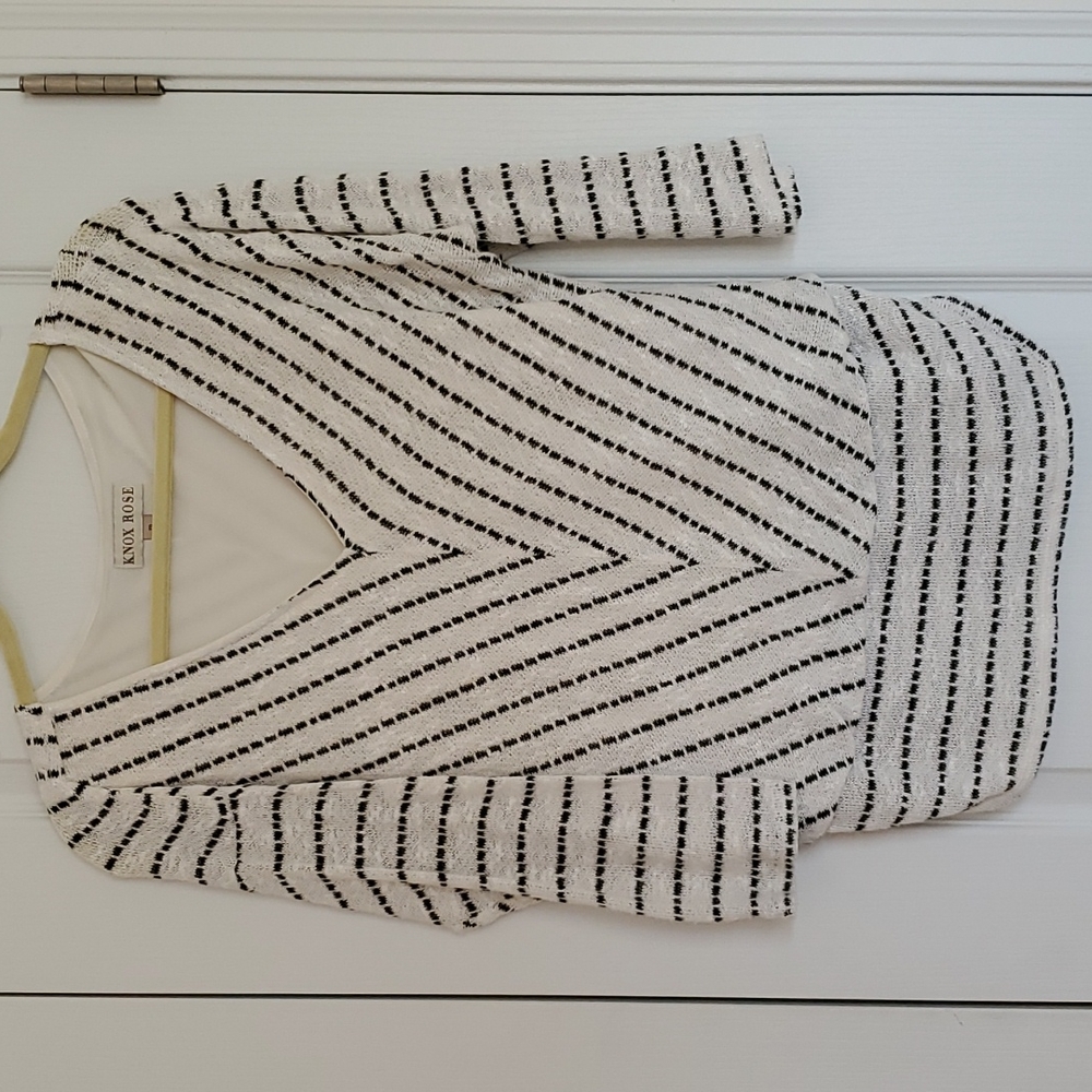 Knox Rose woman's 3/4 sleeve blouse size Medium.